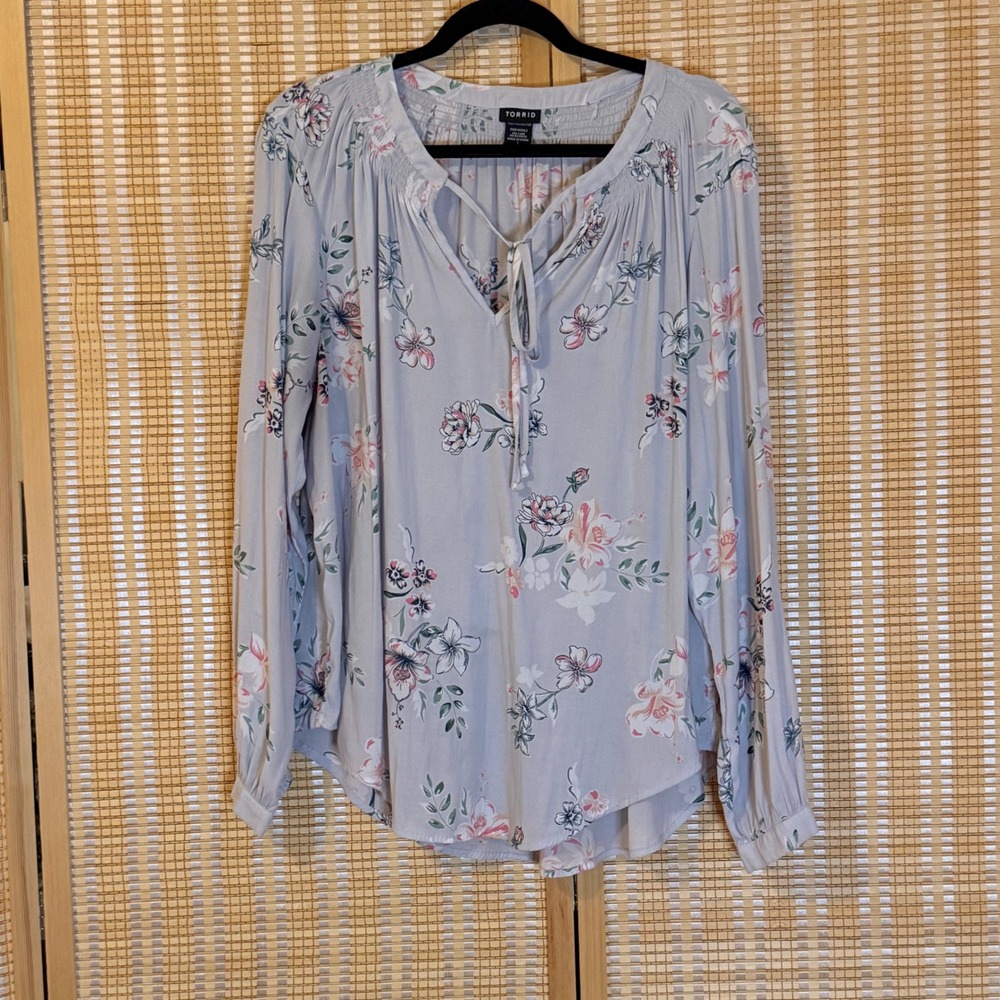 Torrid Floral Long Sleeve Tie Neck Blouse Grey Pink Plus Size 1 1X Cottagecore